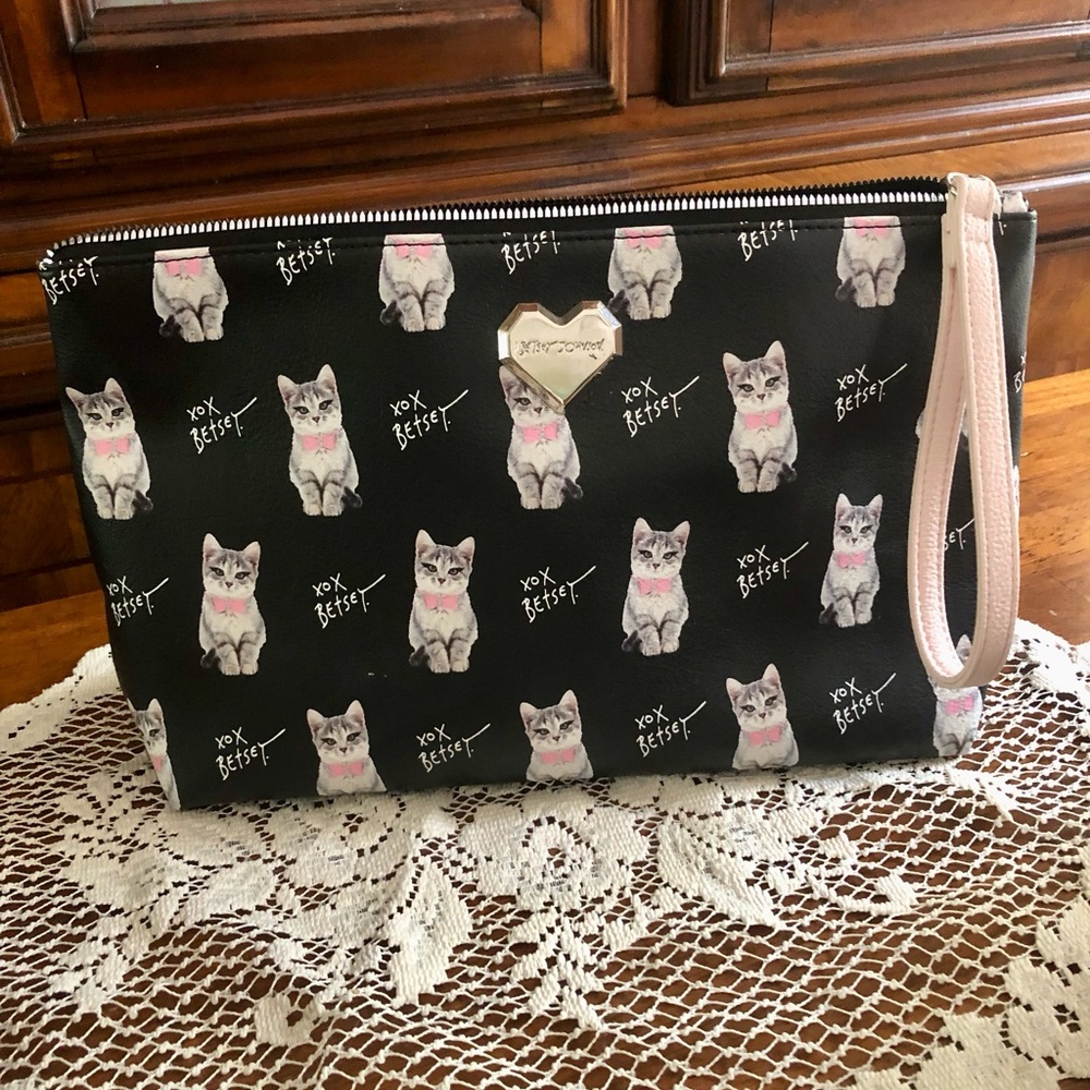 Adorable Betsey Johnson Cat Pebbled Wristlet Bag Black & Pink